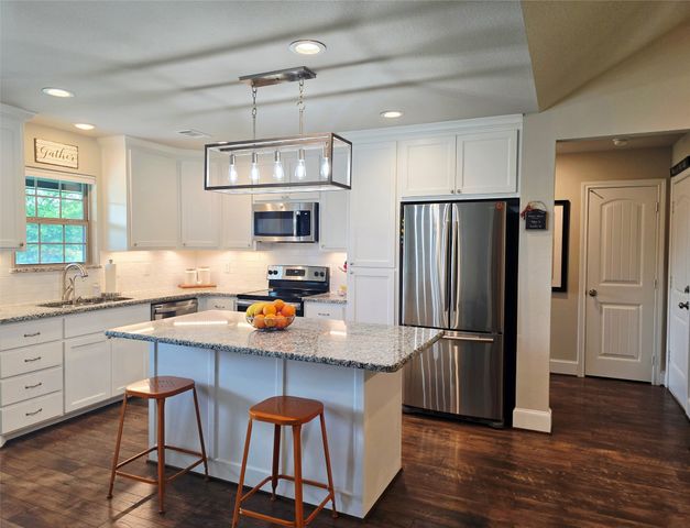 101 E Whitewright Road, Savoy, TX 75479