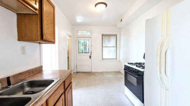 3819 W Fillmore Street, Chicago, IL 60624