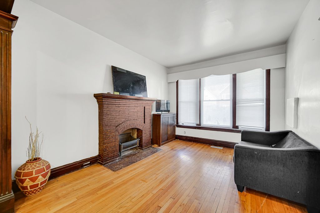 Image 2 of property listing at 11317 S Indiana Avenue, Chicago, IL 60628