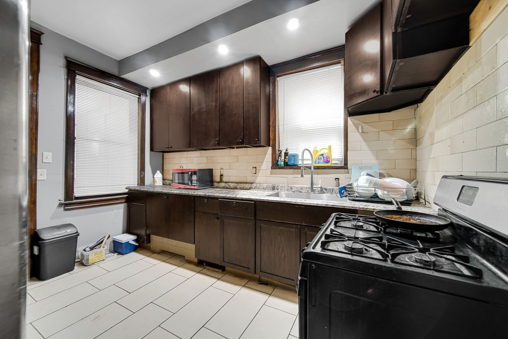 Image 11 of property listing at 11317 S Indiana Avenue, Chicago, IL 60628