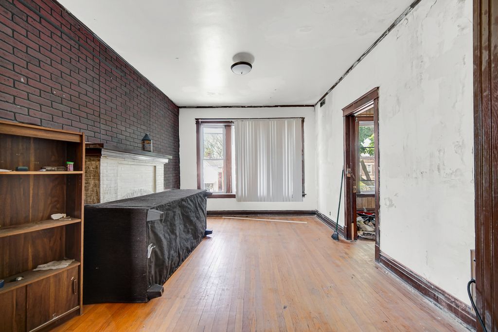 Image 13 of property listing at 11317 S Indiana Avenue, Chicago, IL 60628
