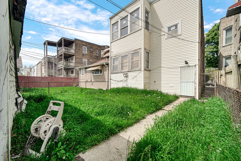 Image 18 of property listing at 11317 S Indiana Avenue, Chicago, IL 60628