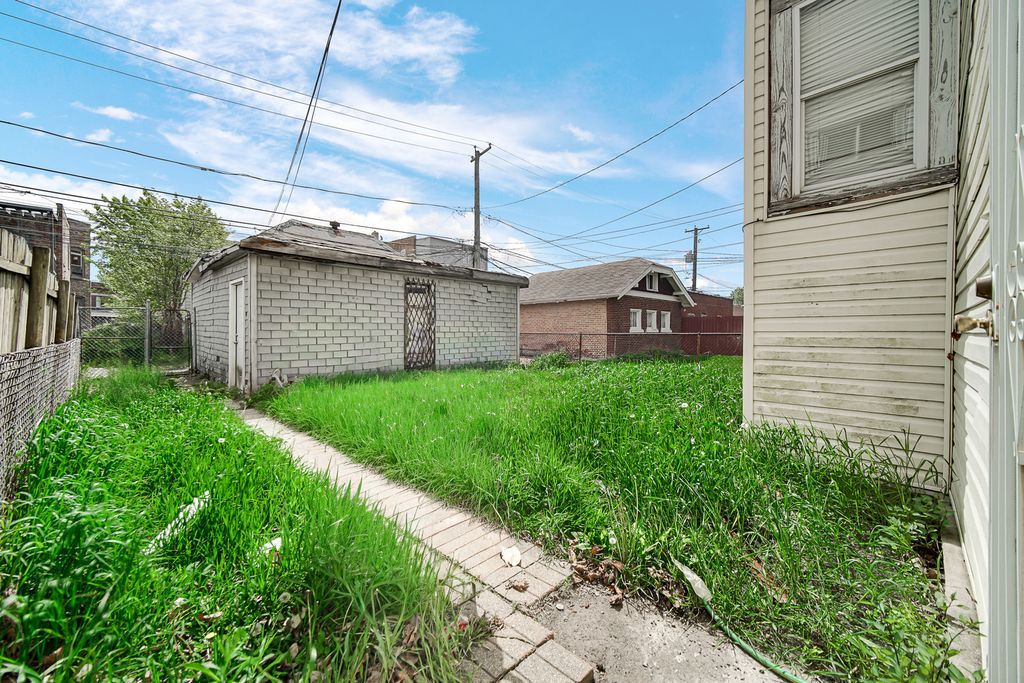 Image 19 of property listing at 11317 S Indiana Avenue, Chicago, IL 60628