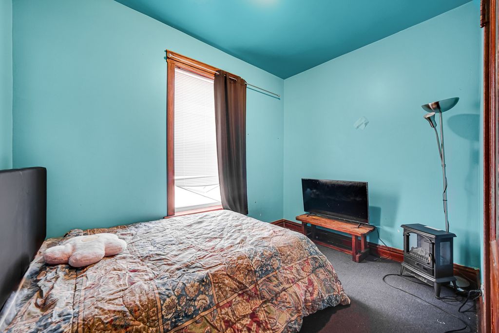 Image 9 of property listing at 11317 S Indiana Avenue, Chicago, IL 60628