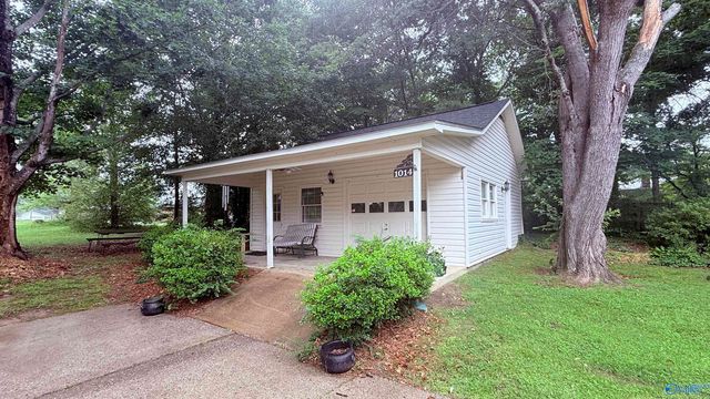 1014 Crestwood Drive, Albertville, AL 35950