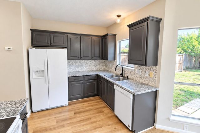 594 Sycamore Drive, Conroe, TX 77302