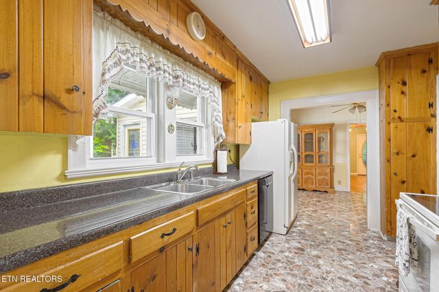 679 N Wright Rd, Alcoa, TN 37701