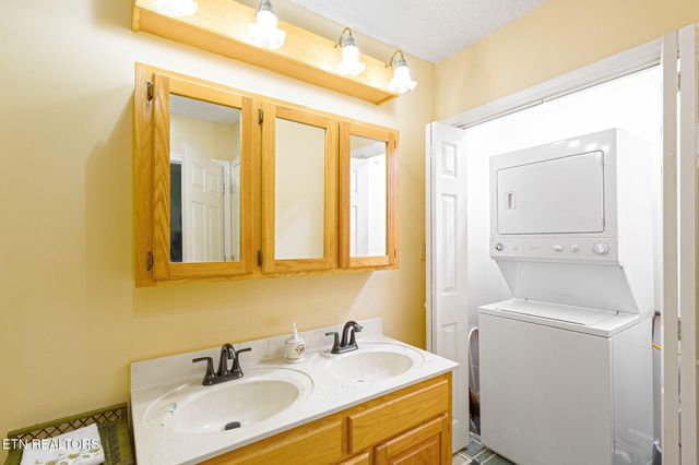 679 N Wright Rd, Alcoa, TN 37701