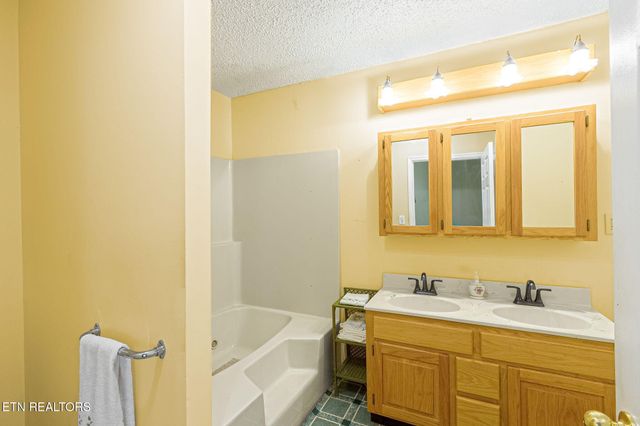 679 N Wright Rd, Alcoa, TN 37701