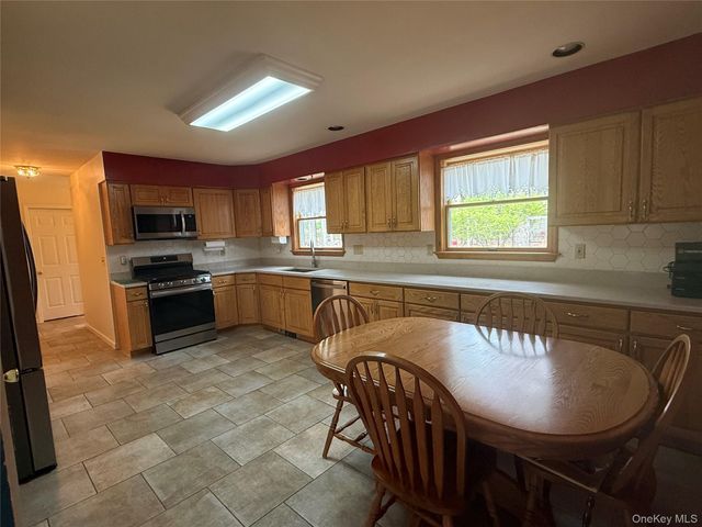 14 Indian Hill Road, Warwick, NY 10990