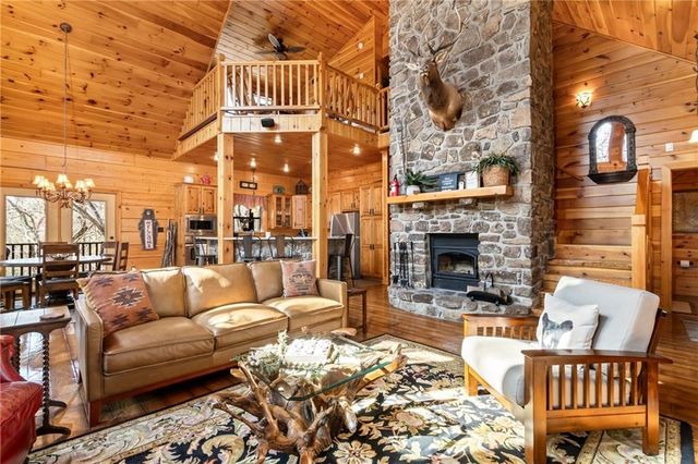 22365 N Log Cabin Drive, Sulphur Springs, AR 72768