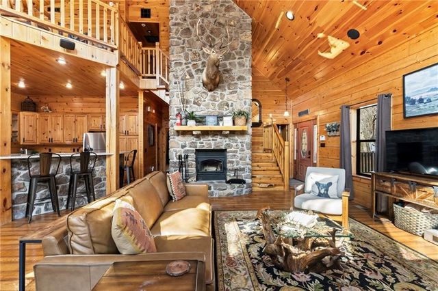 22365 N Log Cabin Drive, Sulphur Springs, AR 72768