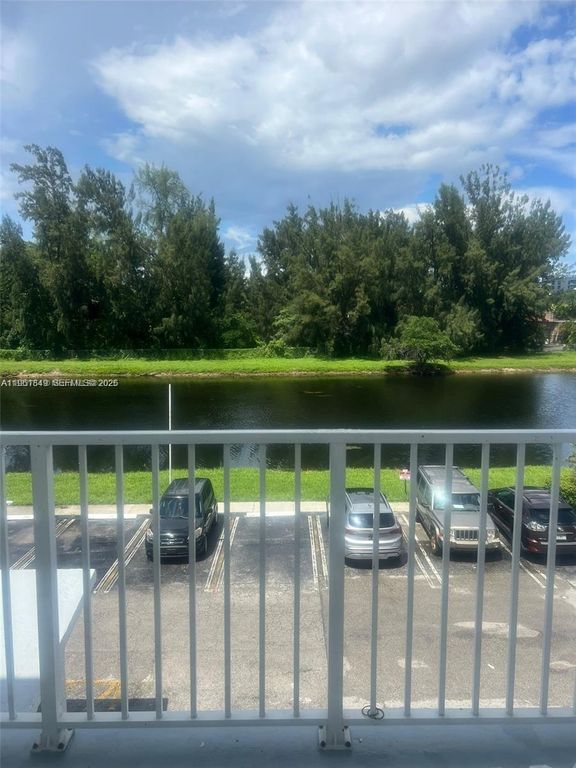 16465 NE 22nd Ave 209, North Miami Beach, FL 33160