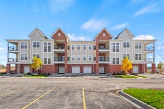 12834 S White Willow Drive 207, Plainfield, IL 60585