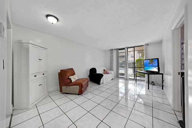 7451 NW 16th Street 108, Plantation, FL 33313