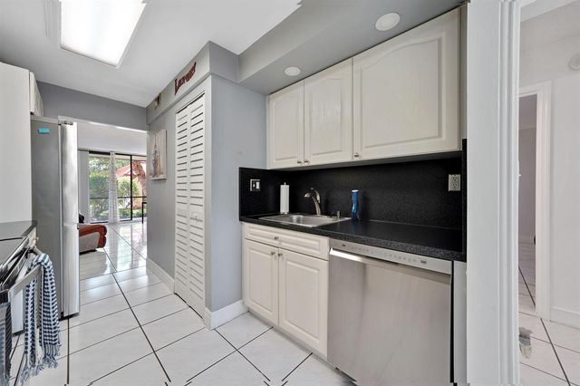 7451 NW 16th Street 108, Plantation, FL 33313