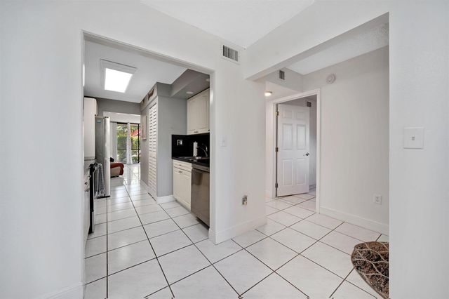 7451 NW 16th Street 108, Plantation, FL 33313