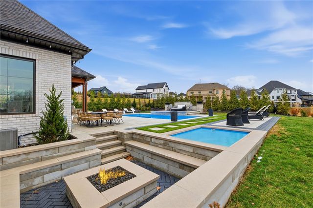 2002 Mallard Ln, Marshall, PA 15005