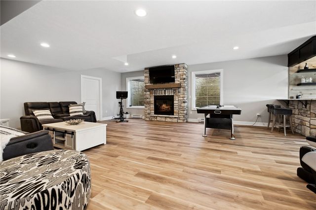 2002 Mallard Ln, Marshall, PA 15005