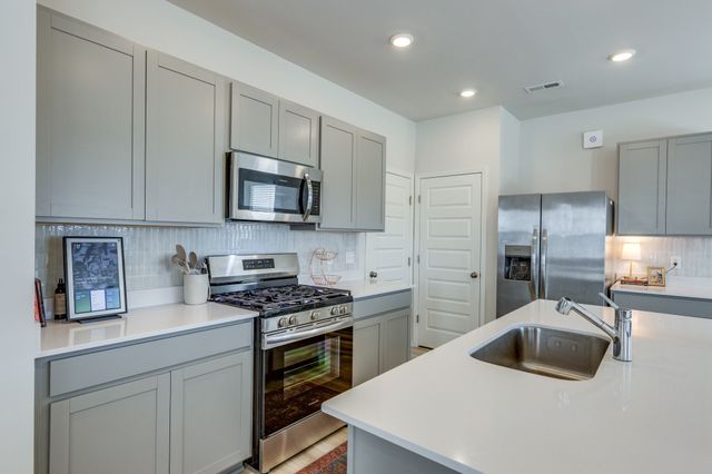 2356 Robert Gwynne Dr, Smyrna, TN 37167