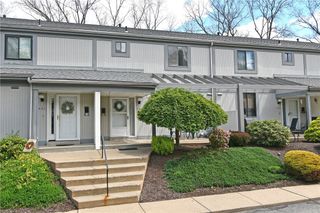 1543 Pinehurst Drive, Upper St Clair, PA 15241