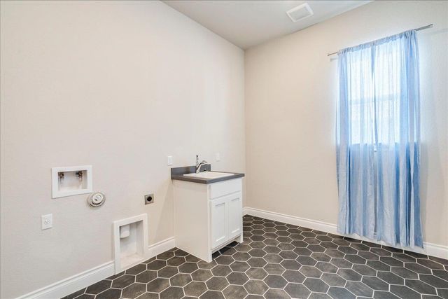 1533 Jay Wolf DR, Georgetown, TX 78628