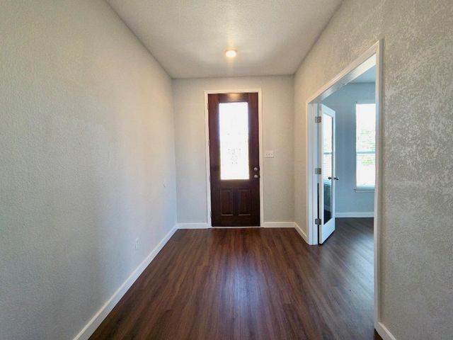 1005 Estes PARK, Taylor, TX 76574