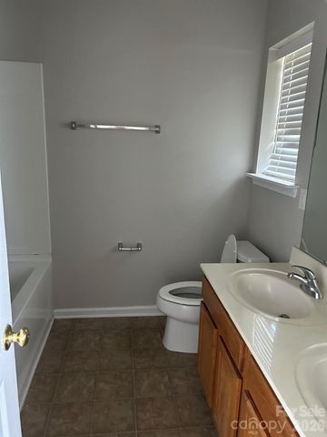 11040 Derryrush Drive, Charlotte, NC 28213