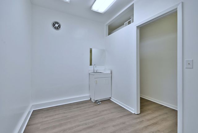 7460 W Belmont Avenue, Chicago, IL 60634