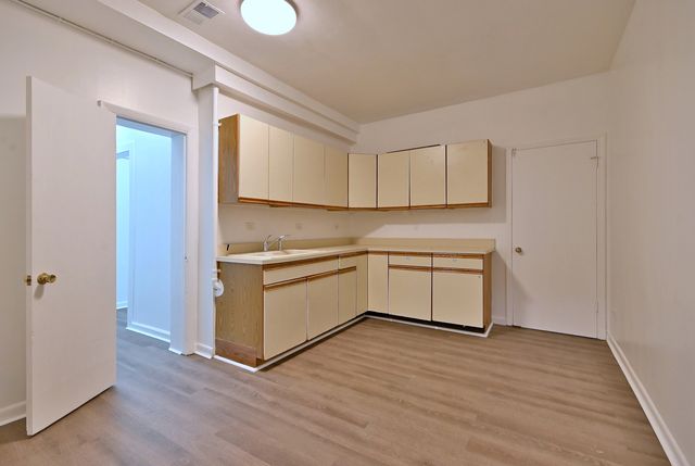 7460 W Belmont Avenue, Chicago, IL 60634