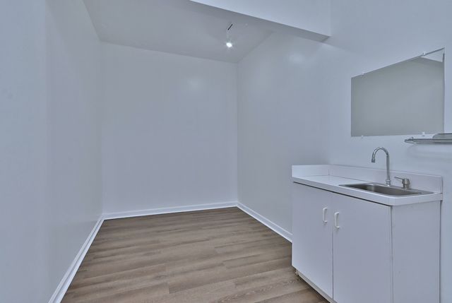 7460 W Belmont Avenue, Chicago, IL 60634