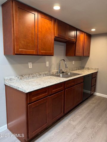 6527 N 67TH Avenue 104, Glendale, AZ 85301