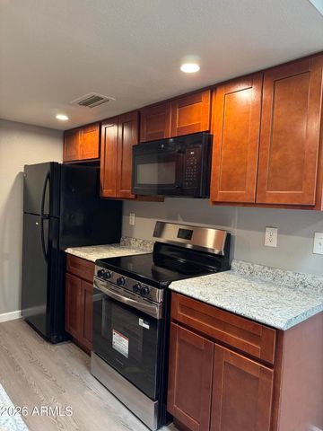 6527 N 67TH Avenue 104, Glendale, AZ 85301