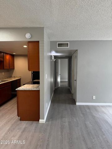 6527 N 67TH Avenue 104, Glendale, AZ 85301