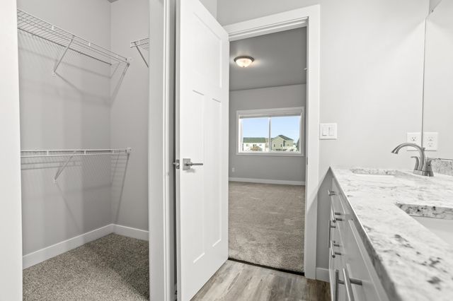 6861 67th Street S, Horace, ND 58047