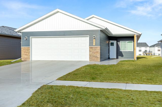 6861 67th Street S, Horace, ND 58047