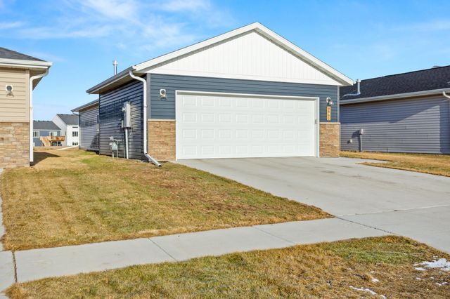 6861 67th Street S, Horace, ND 58047