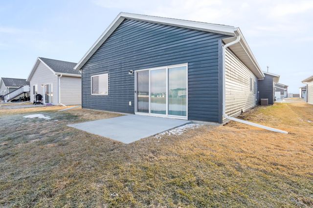 6861 67th Street S, Horace, ND 58047