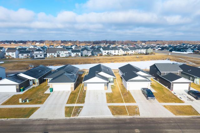 6861 67th Street S, Horace, ND 58047