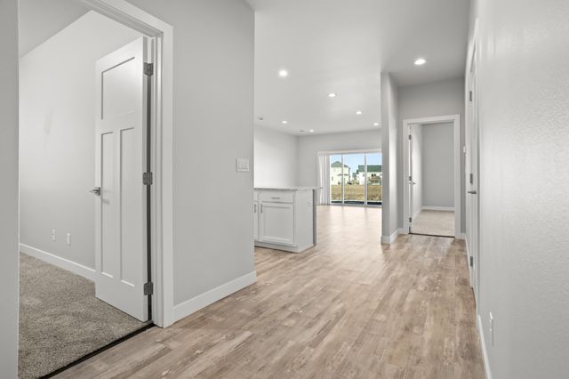 6861 67th Street S, Horace, ND 58047