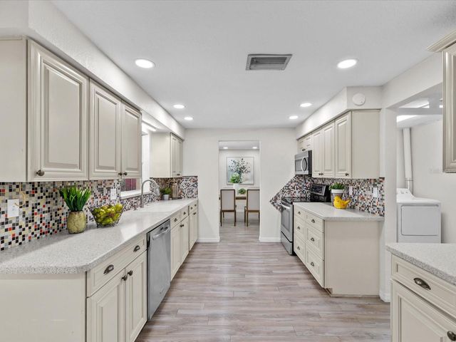 150 SUNCREST DRIVE, Safety Harbor, FL 34695