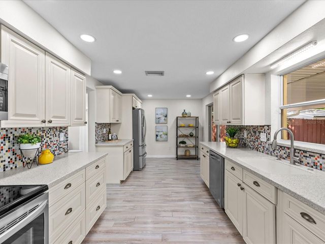 150 SUNCREST DRIVE, Safety Harbor, FL 34695