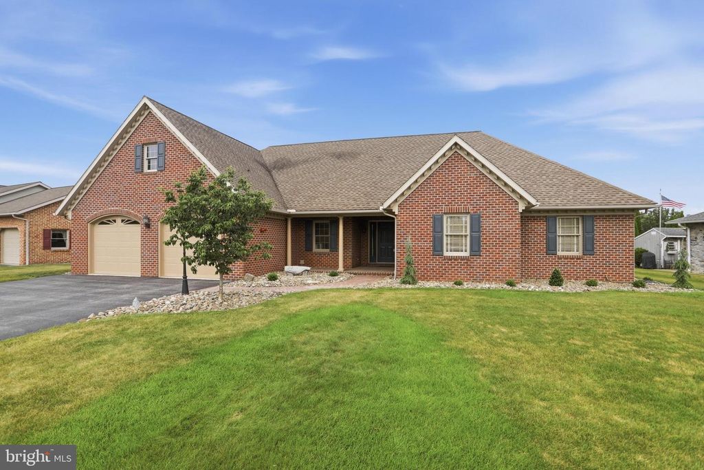 321 SUELINN DRIVE, Chambersburg, PA 17201