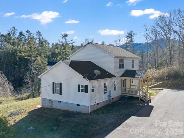 221 Creed Pittman Road, Spruce Pine, NC 28777