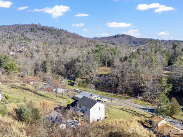 221 Creed Pittman Road, Spruce Pine, NC 28777