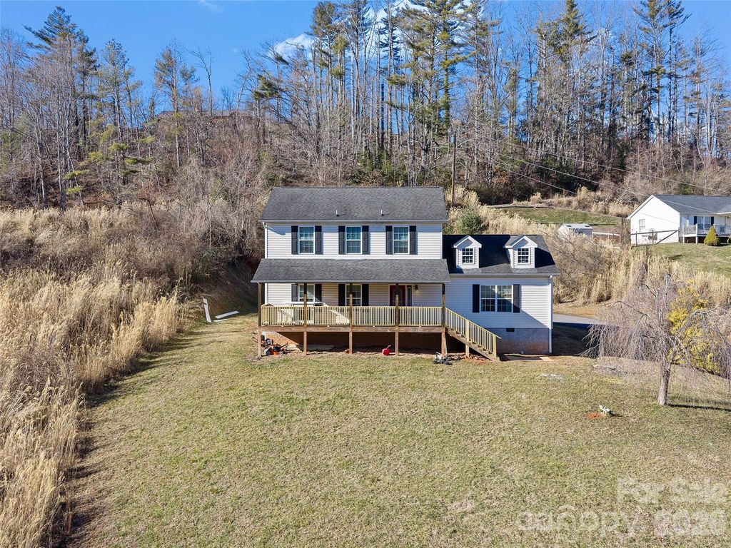 221 Creed Pittman Road, Spruce Pine, NC 28777