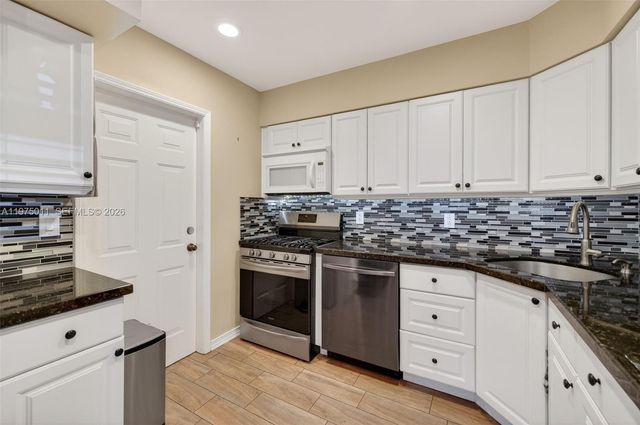 2543 Liberty St, Hollywood, FL 33020