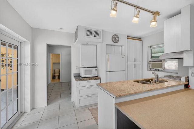 2543 Liberty St, Hollywood, FL 33020