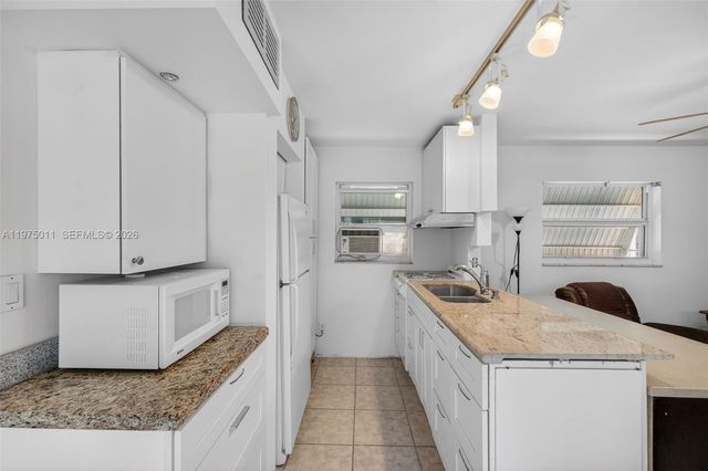 2543 Liberty St, Hollywood, FL 33020