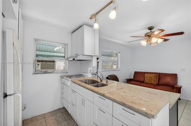 2543 Liberty St, Hollywood, FL 33020